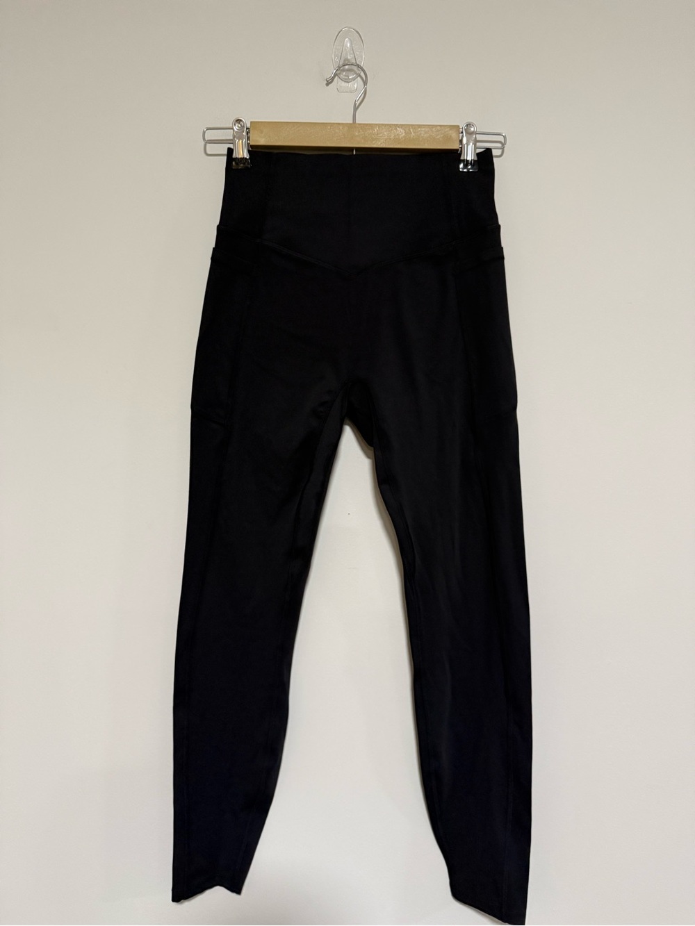 HALARA Black UltraSculpt Leggings Size Small 7/8 Length Compression Wicking NWT